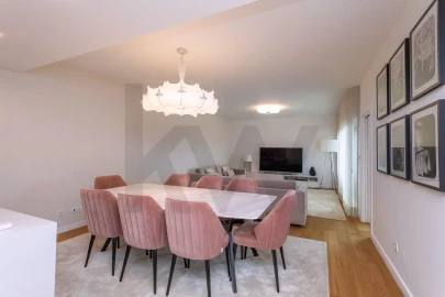 Apartamento T5 para Arrendamento em Lumiar