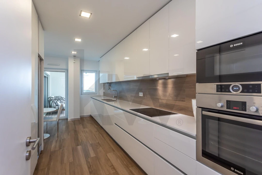 Apartamento T5 para Arrendamento em Lumiar Foto 9