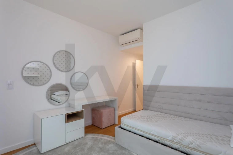 Apartamento T5 para Arrendamento em Lumiar Foto 18