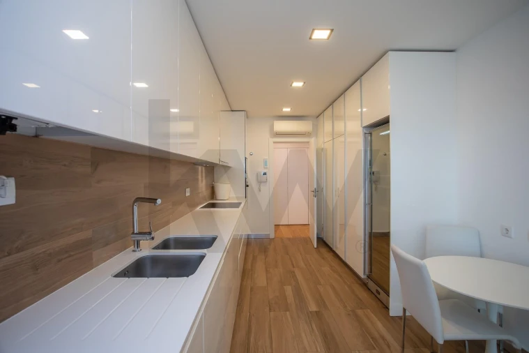 Apartamento T5 para Arrendamento em Lumiar Foto 10