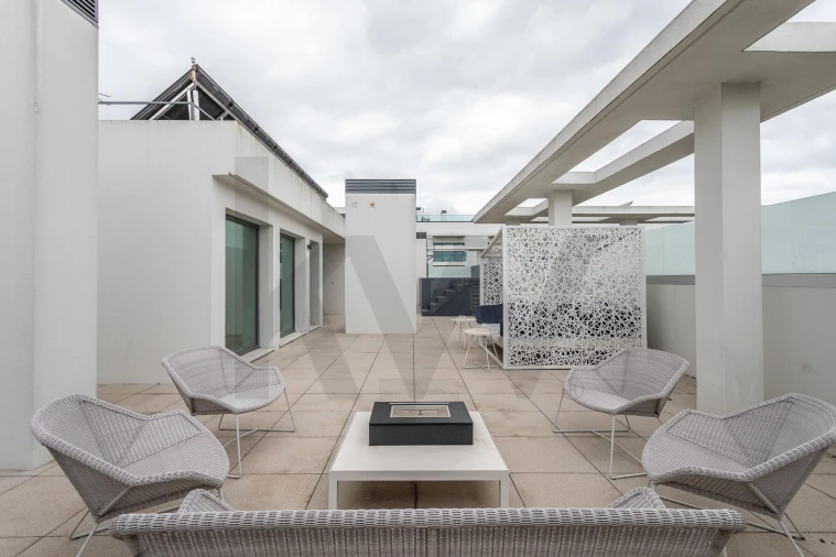 Apartamento T5 para Arrendamento em Lumiar Foto 28