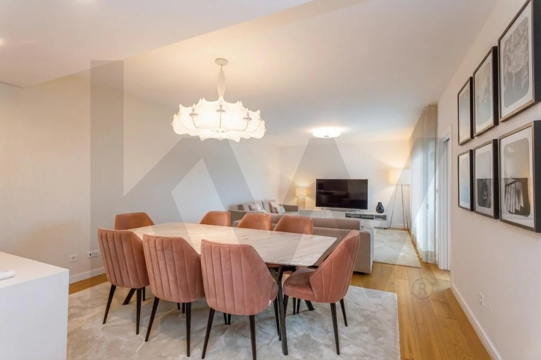 Apartamento T5 para Arrendamento em Lumiar Foto 3