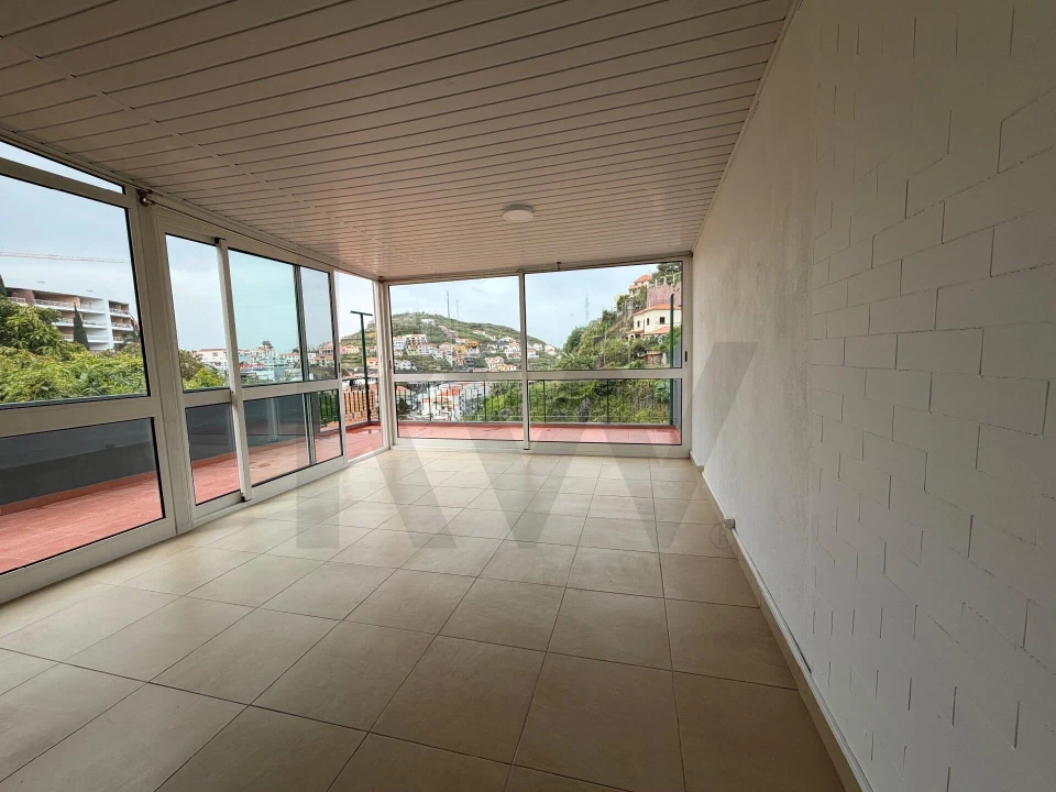 Apartamento T1 para Venda em Camara de Lobos Foto 8