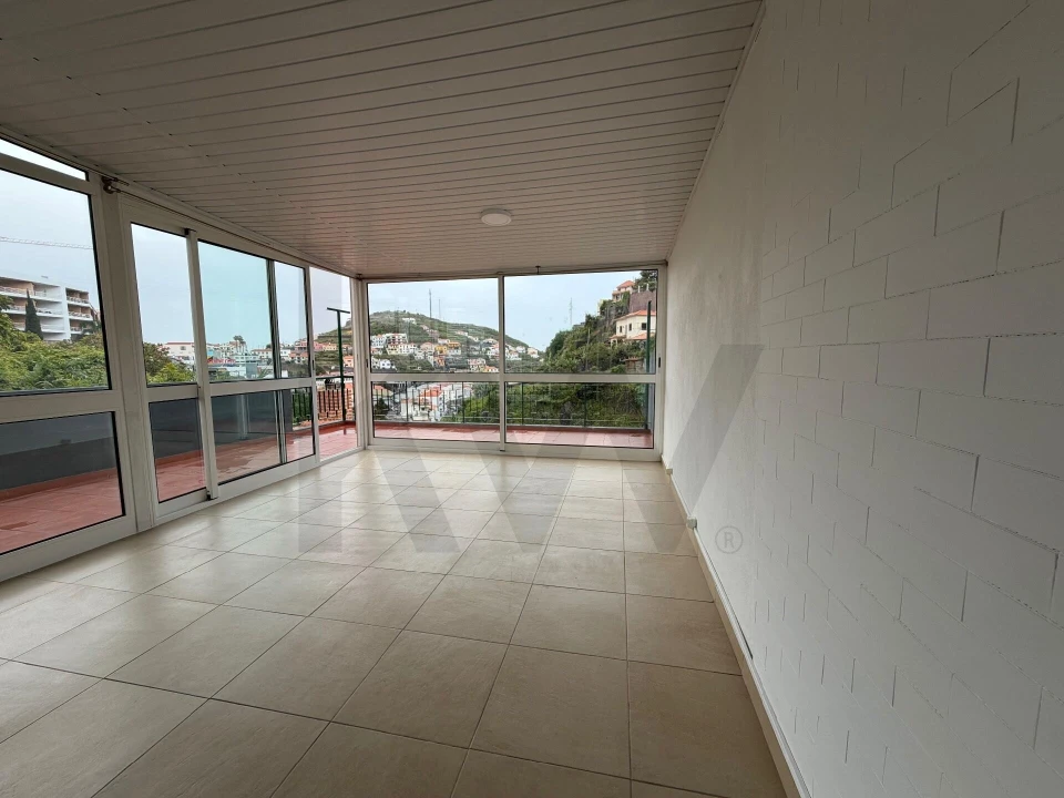 Apartamento T1 para Venda em Camara de Lobos Foto 9