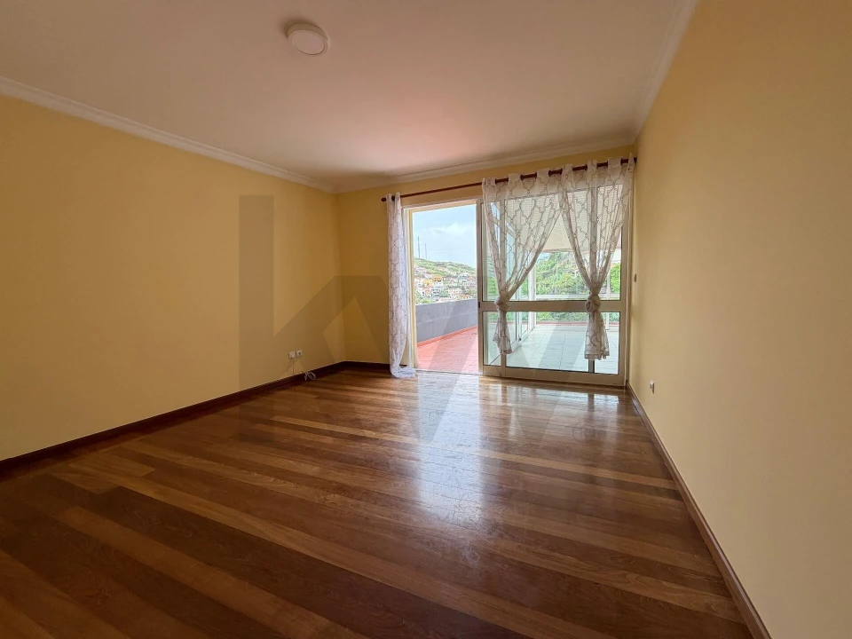 Apartamento T1 para Venda em Camara de Lobos Foto 4