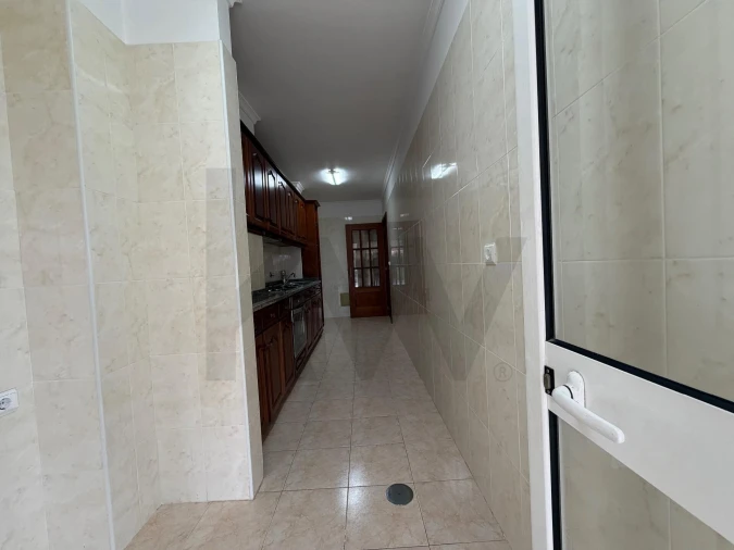 Apartamento T1 para Venda em Camara de Lobos Foto 3