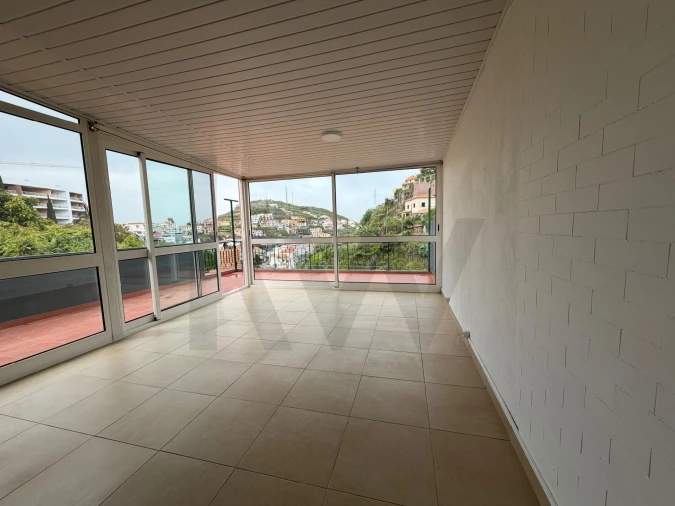 Apartamento T1 para Venda em Camara de Lobos Foto 8