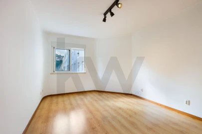 Apartamento T2 para Arrendamento em Azeitão (São Lourenço e São Simão)