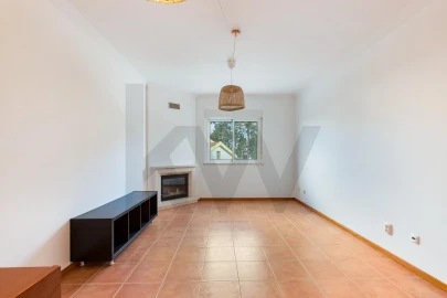 Apartamento T2 para Arrendamento em Azeitão (São Lourenço e São Simão)