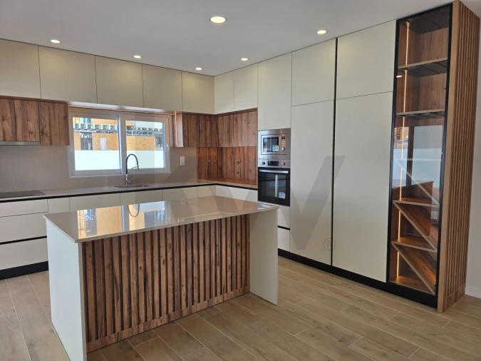 Moradia T4 para Venda em Alhos Vedros Foto 6