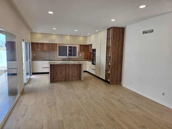 Moradia T4 para Venda em Alhos Vedros Foto 2