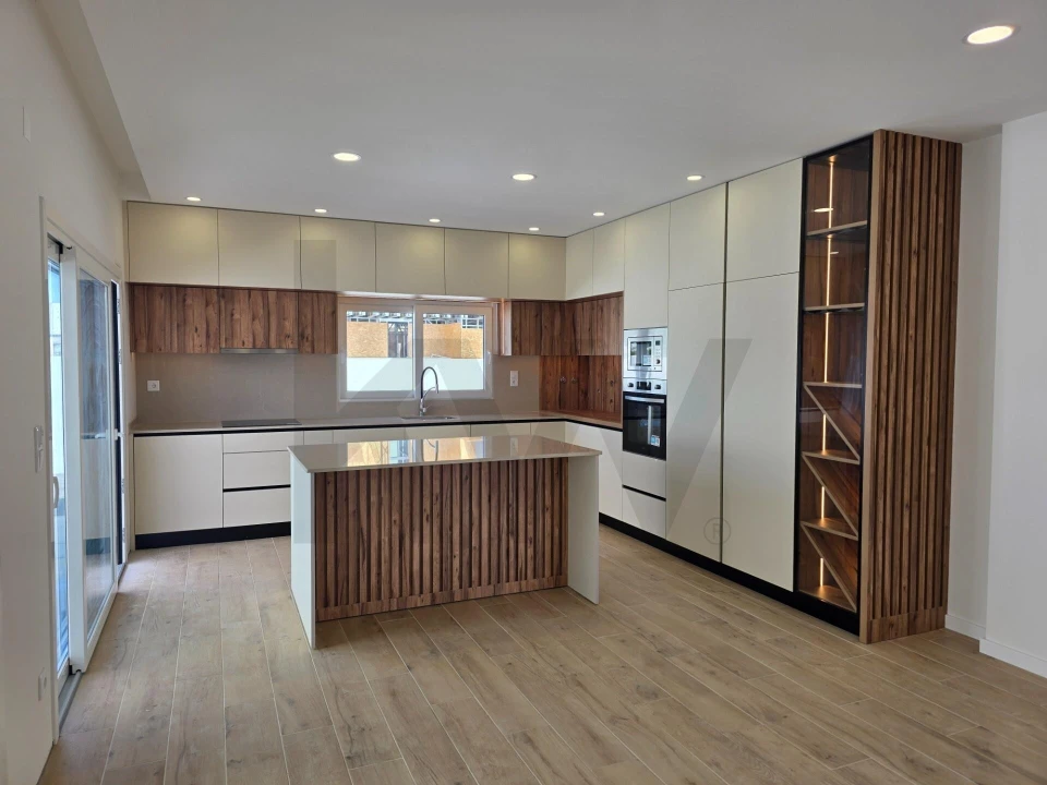 Moradia T4 para Venda em Alhos Vedros Foto 1