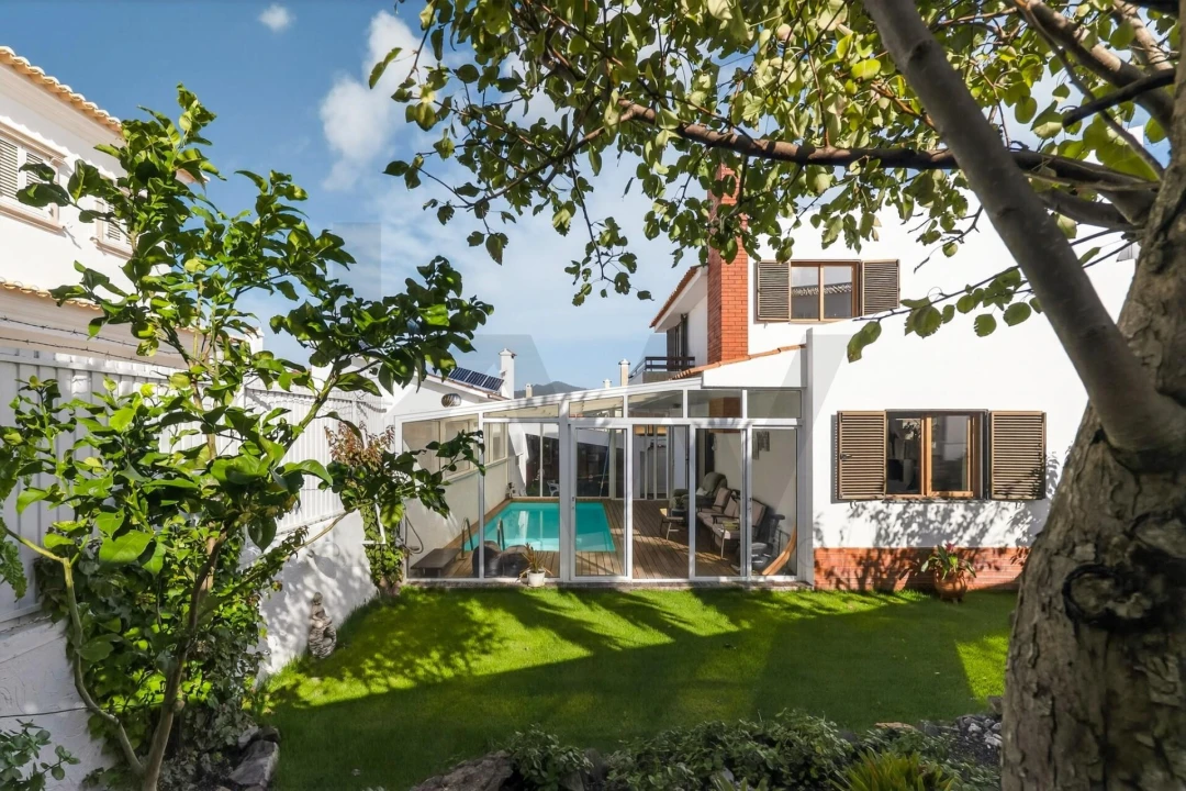 Moradia T4 para Venda em Alcabideche Foto 1