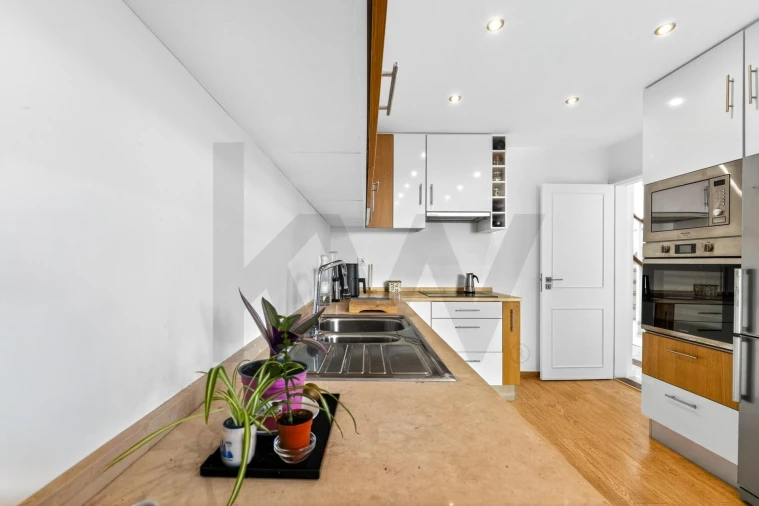 Moradia T4 para Venda em Alcabideche Foto 13