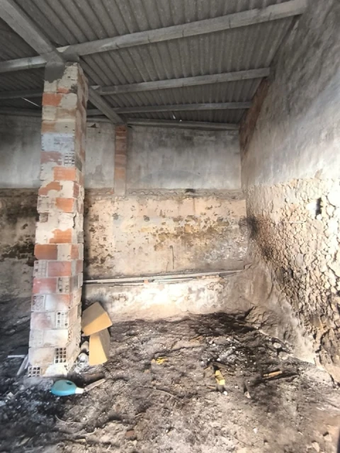 Armazém para Venda em Monte da Pedra