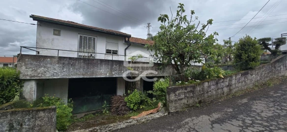 Moradia T2 para Venda em Selho (São Jorge)