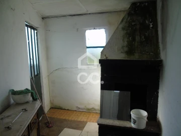 Moradia T2 para Venda em Selho (São Jorge)