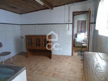 Moradia T2 para Venda em Selho (São Jorge)