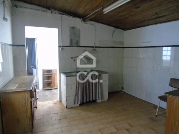 Moradia T2 para Venda em Selho (São Jorge)