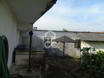 Moradia T2 para Venda em Selho (São Jorge)