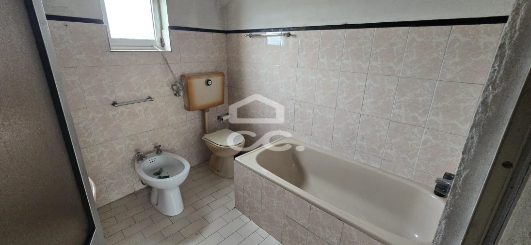 Moradia T2 para Venda em Selho (São Jorge) Foto 8