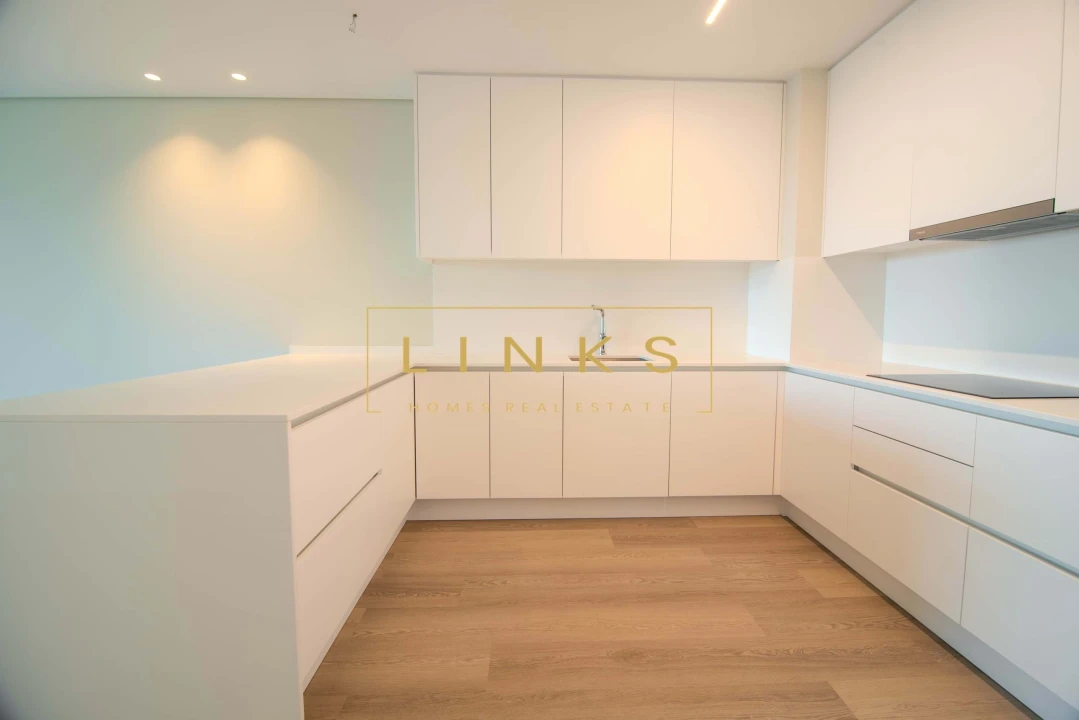 Apartamento T3 para Venda em Estreito de Camara de Lobos Foto 8