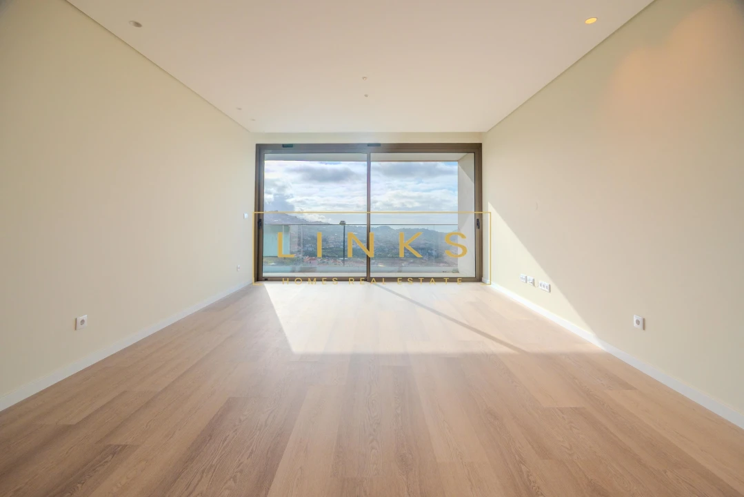 Apartamento T3 para Venda em Estreito de Camara de Lobos Foto 4