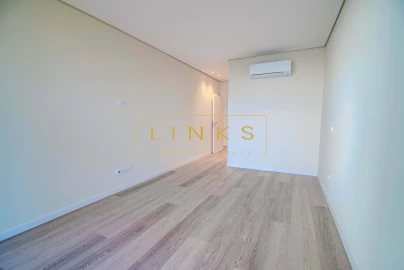 Apartamento T3 para Venda em Estreito de Camara de Lobos