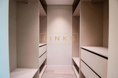 Apartamento T3 para Venda em Estreito de Camara de Lobos