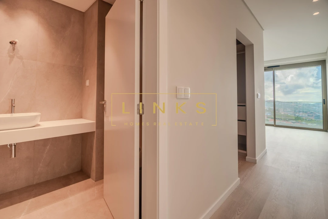 Apartamento T3 para Venda em Estreito de Camara de Lobos Foto 18