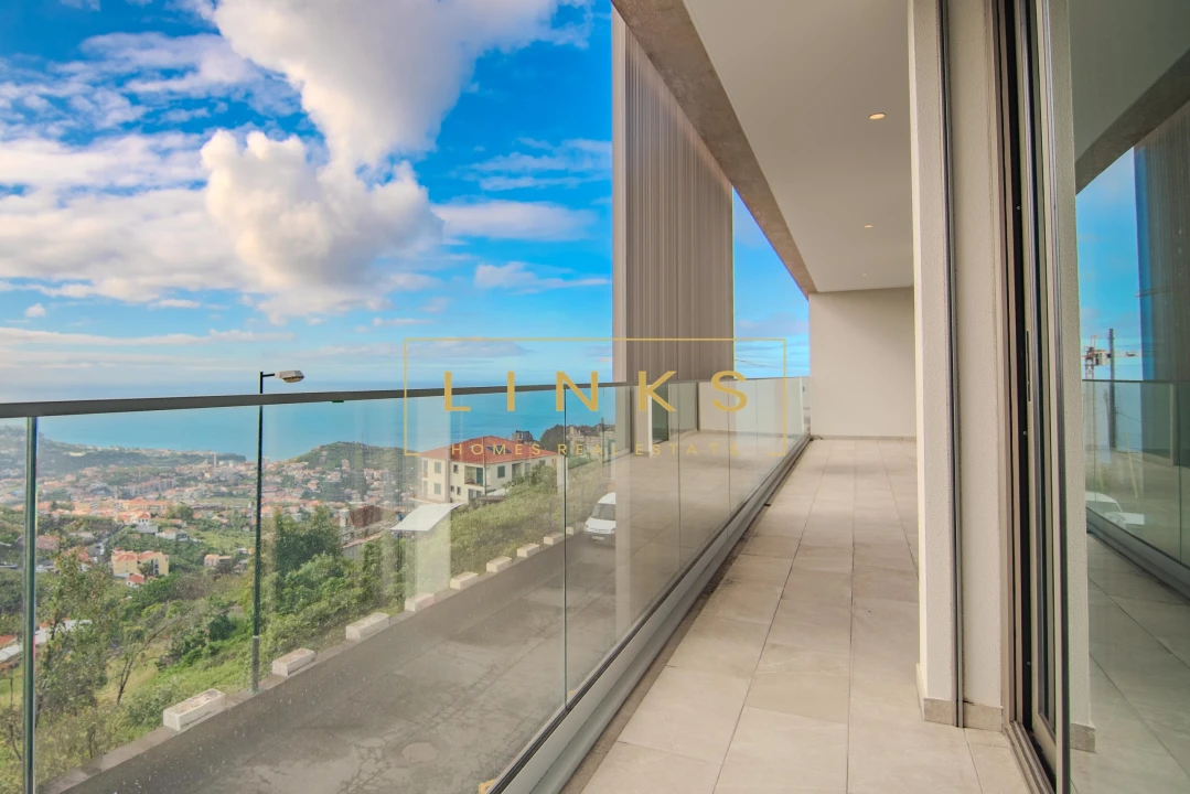 Apartamento T3 para Venda em Estreito de Camara de Lobos Foto 1