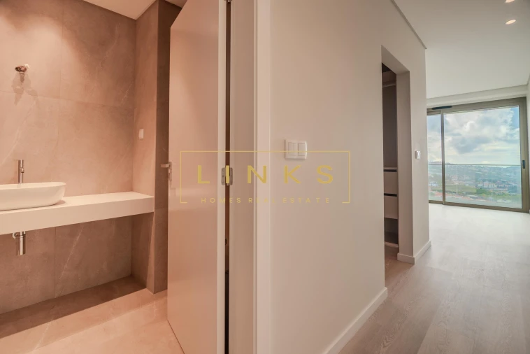 Apartamento T3 para Venda em Estreito de Camara de Lobos Foto 18