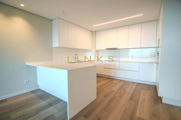 Apartamento T3 para Venda em Estreito de Camara de Lobos Foto 4