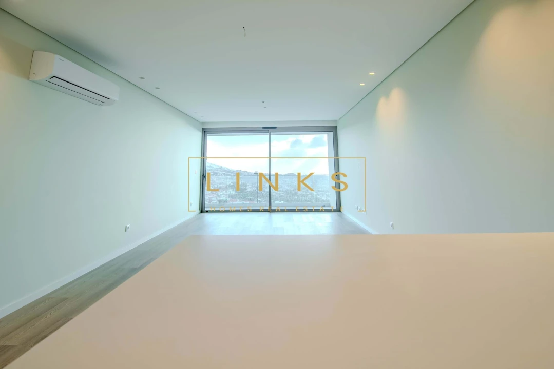 Apartamento T3 para Venda em Estreito de Camara de Lobos Foto 3