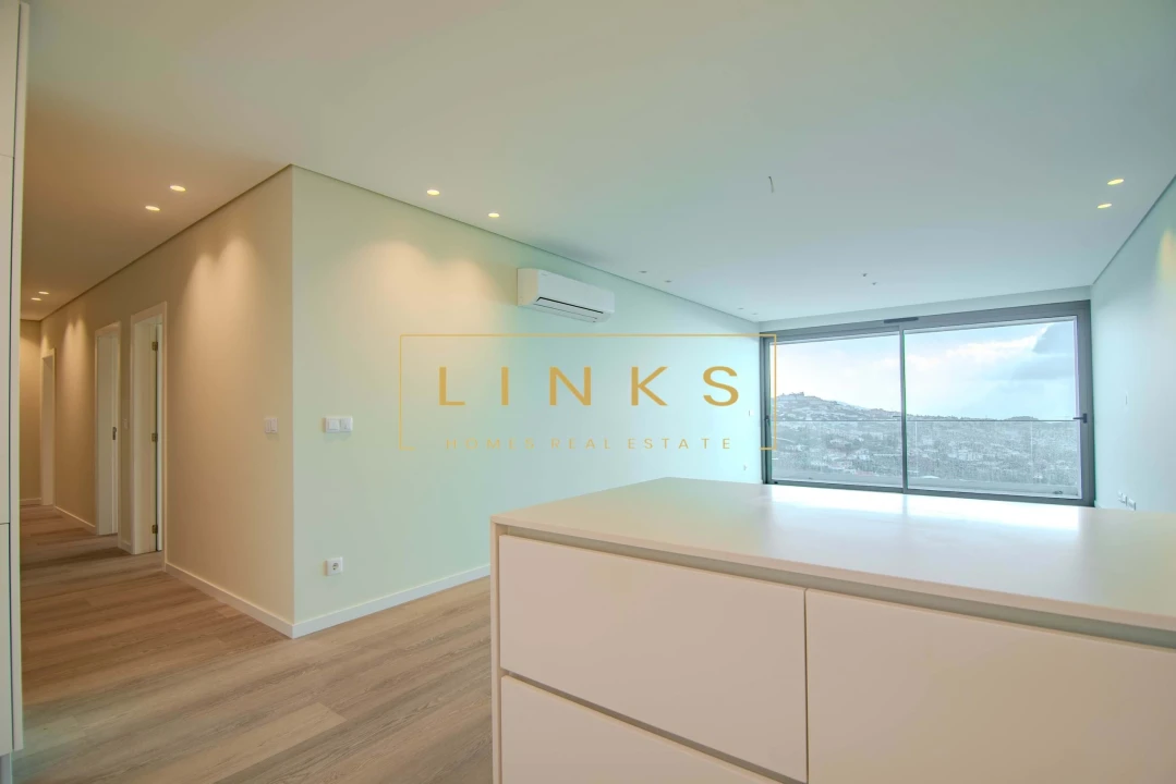 Apartamento T3 para Venda em Estreito de Camara de Lobos Foto 2