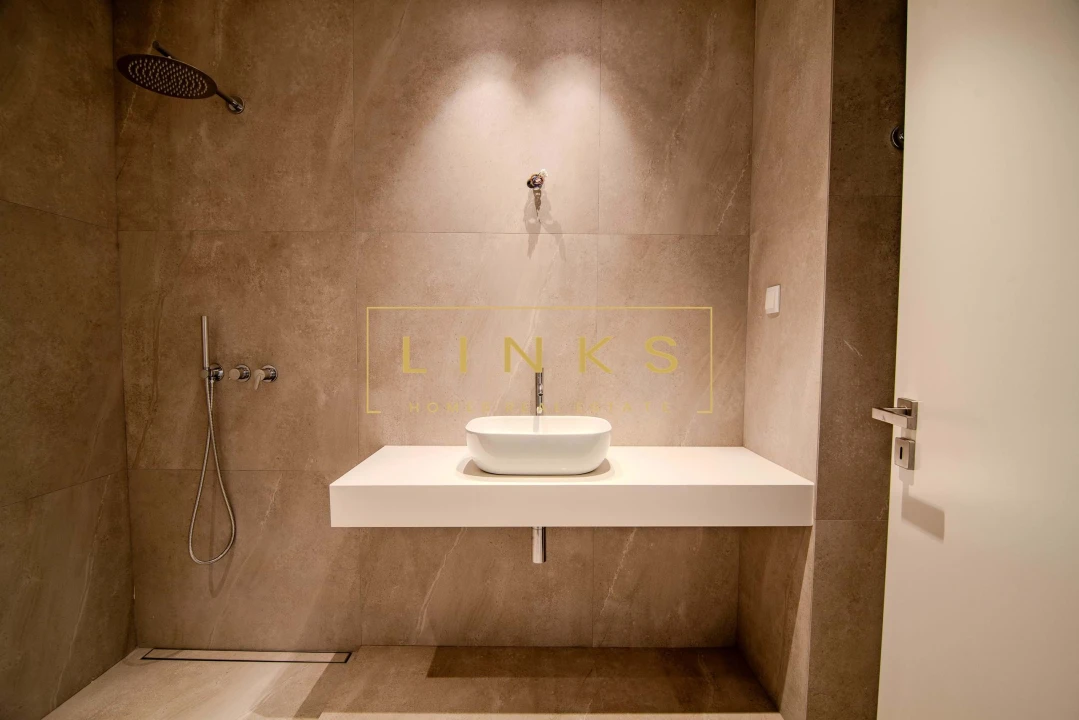 Apartamento T3 para Venda em Estreito de Camara de Lobos Foto 14