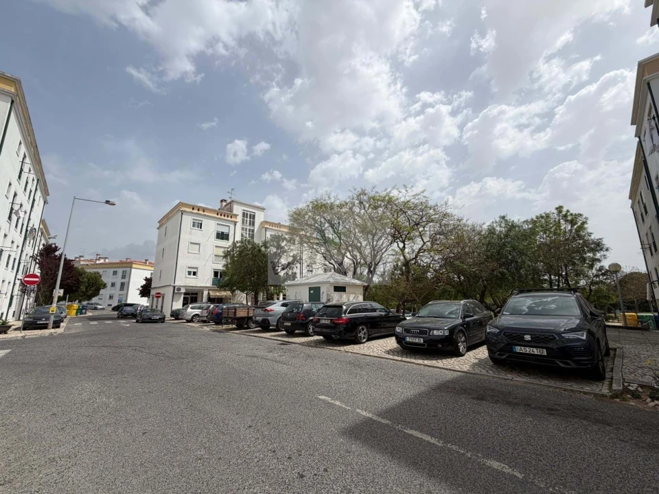 Negócio para Venda em São Domingos de Rana Foto 1