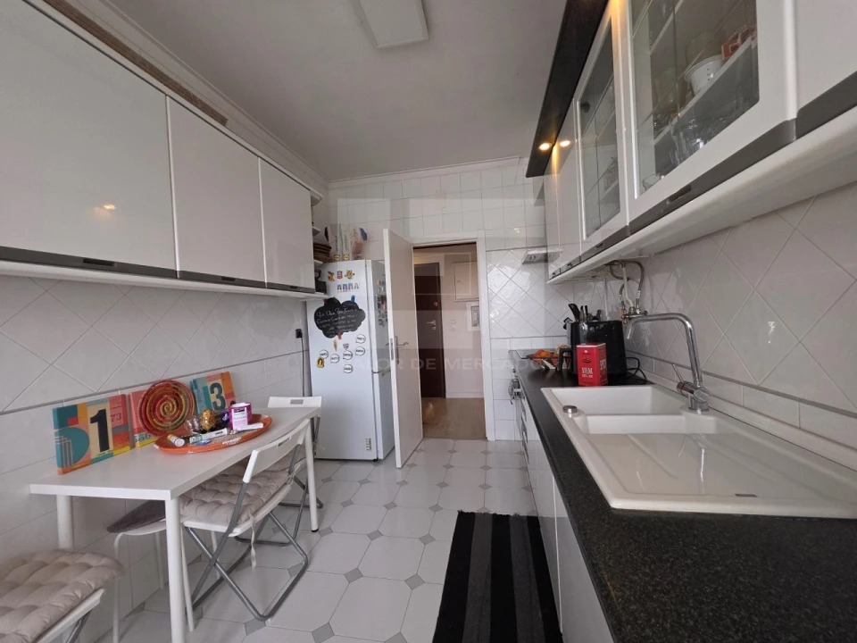 Apartamento T2 para Venda em Carnaxide e Queijas Foto 11