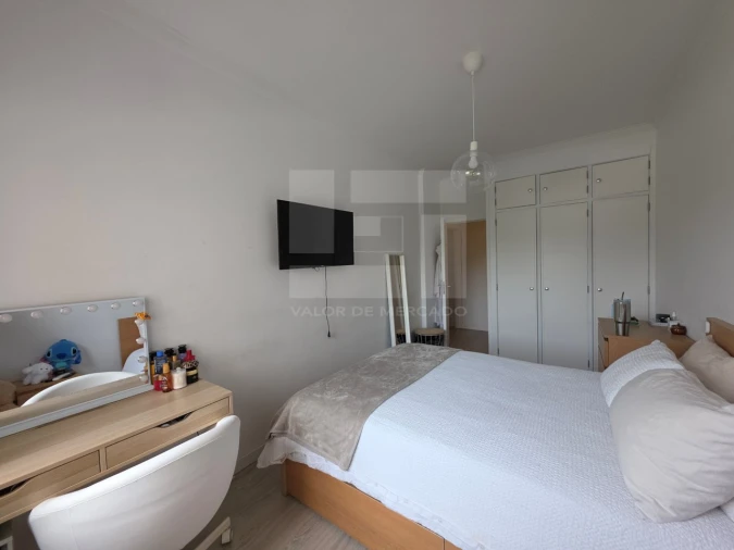 Apartamento T2 para Venda em Carnaxide e Queijas Foto 13