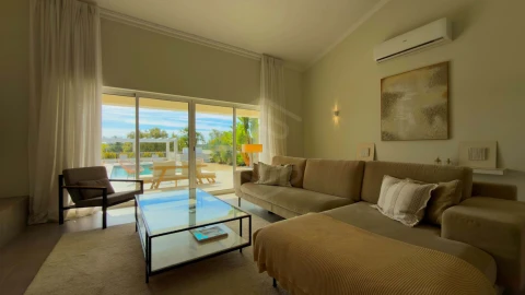 Moradia T4 para Venda em Quarteira