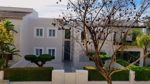 Moradia T4 para Venda em Quarteira