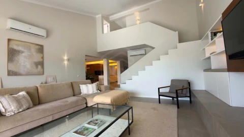 Moradia T4 para Venda em Quarteira