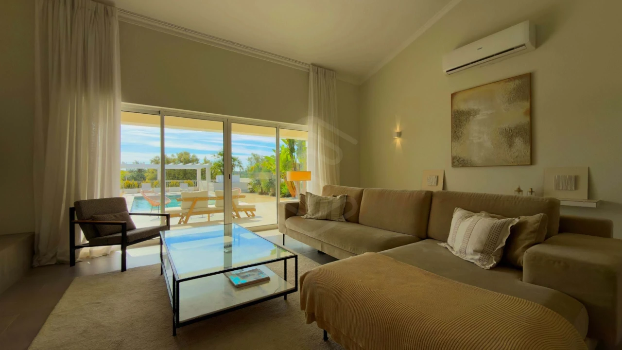 Moradia T4 para Venda em Quarteira Foto 6