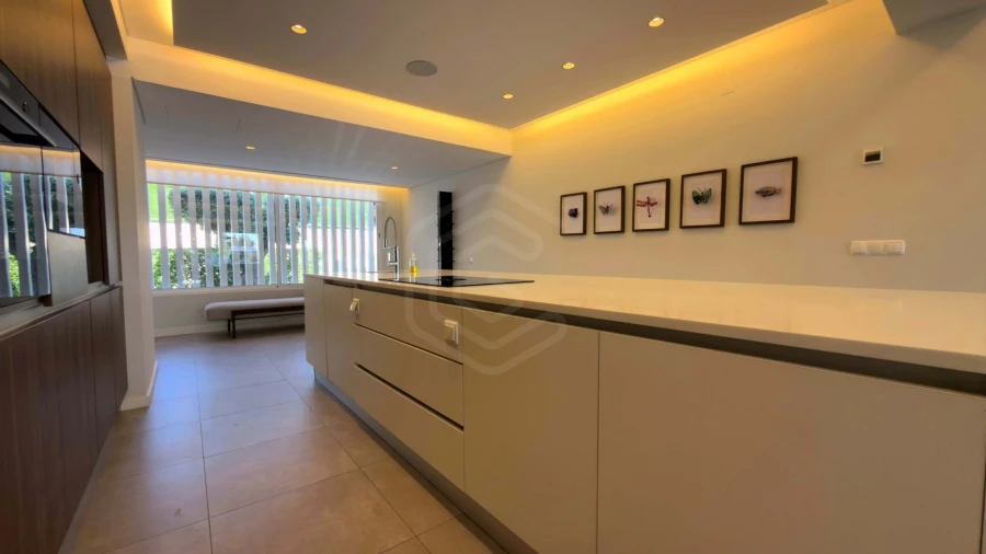 Moradia T4 para Venda em Quarteira Foto 9