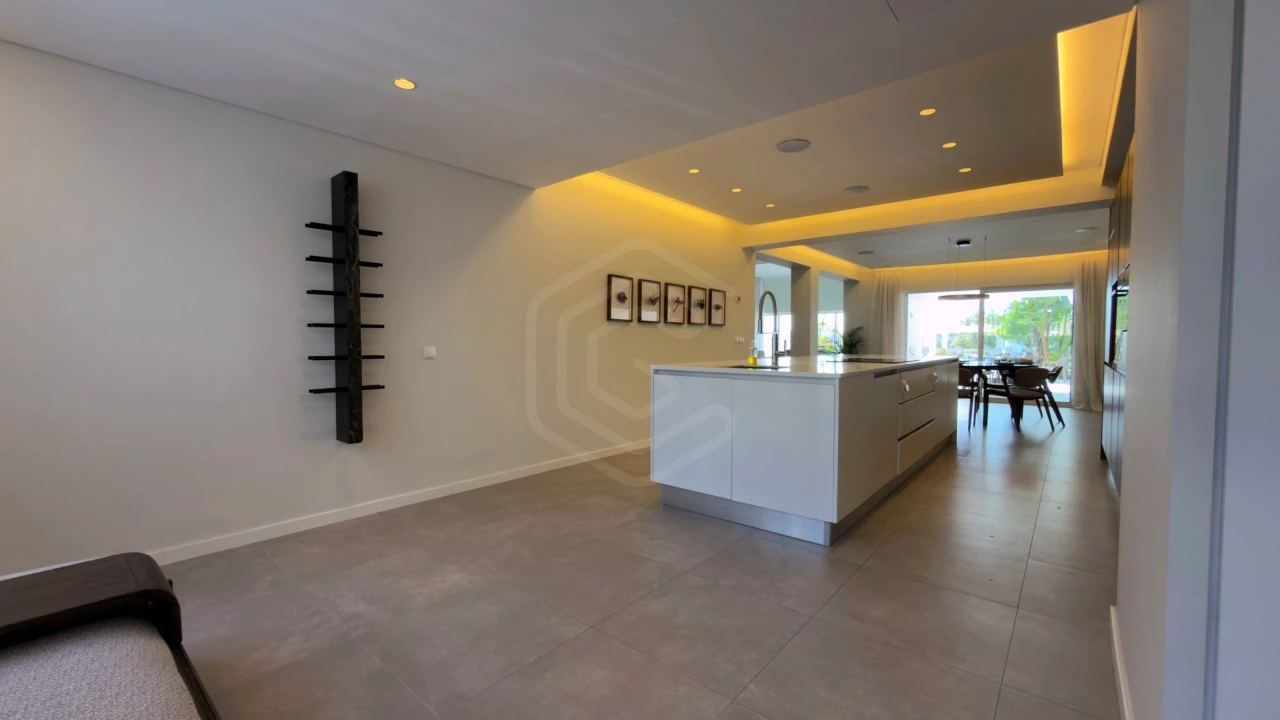 Moradia T4 para Venda em Quarteira Foto 11