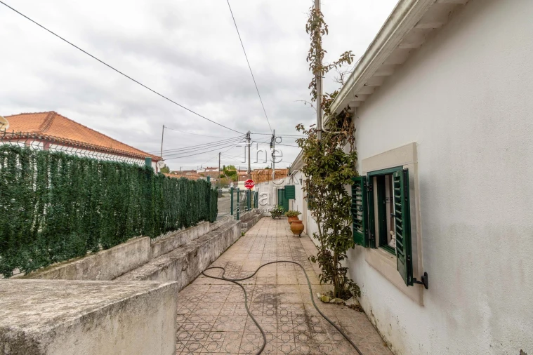 Moradia T2 para Venda em Almoster Foto 24