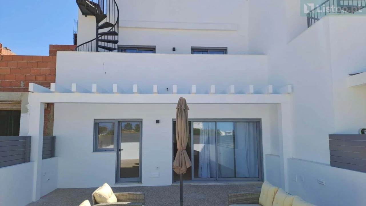 Moradia T3 para Venda em Quelfes Foto 12