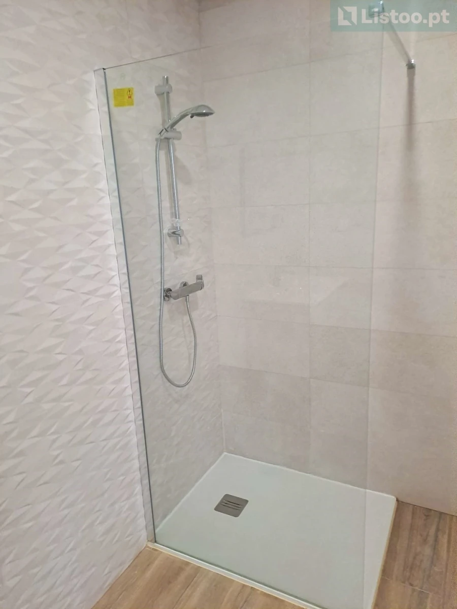 Moradia T3 para Venda em Quelfes Foto 56