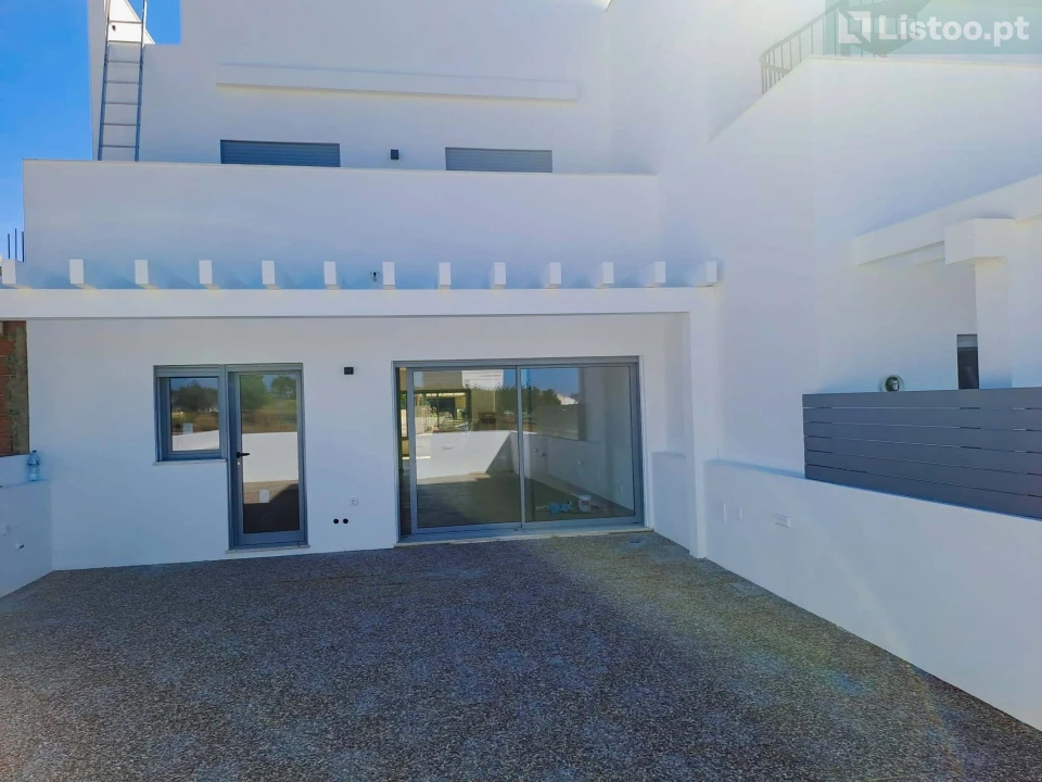 Moradia T3 para Venda em Quelfes Foto 13