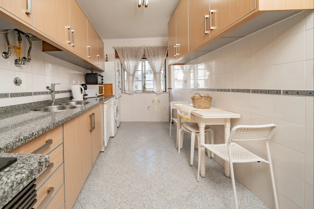 Apartamento T2 para Venda em Quinta do Conde Foto 2